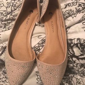 Nude flats